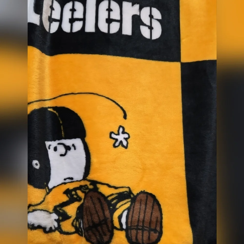 NFL Pittsburgh Steelers Peanut Plush Throw Blanket Snoopy & Charlie Brown